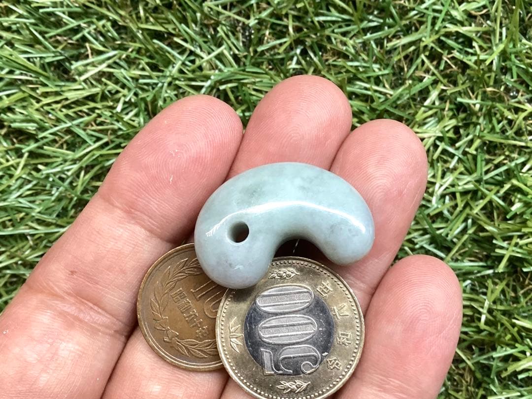 ✳紅色入り‼️ 繊細結晶の糸魚川翡翠勾玉　極上高品質の透過　本物を守護石に‼️