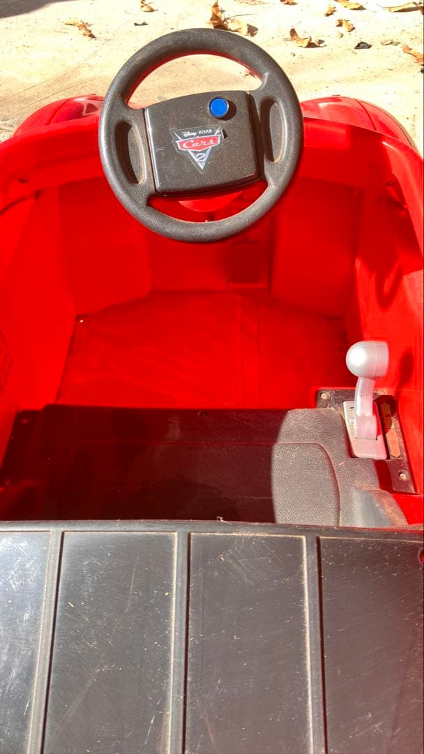 ライトニング・マックィーン 電動自動車　カーズ　レア品！！お正月に