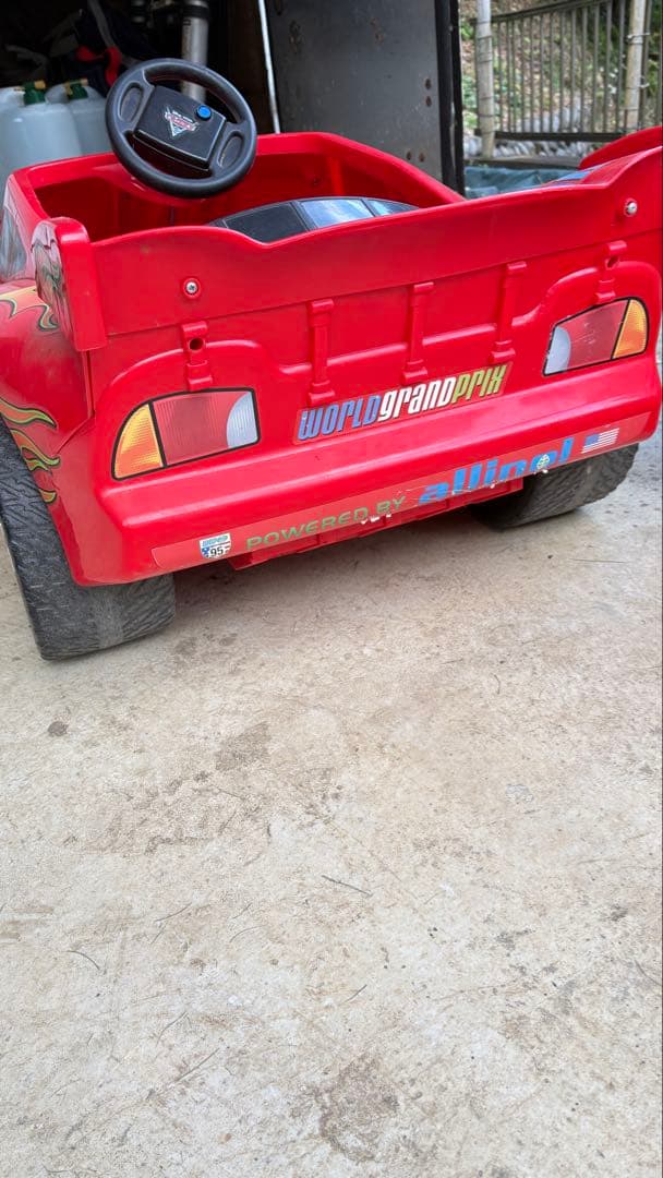 ライトニング・マックィーン 電動自動車　カーズ　レア品！！お正月に