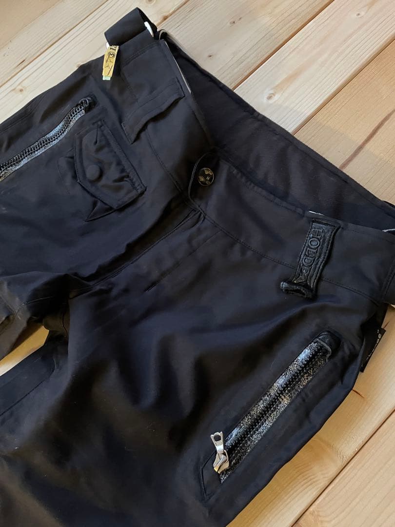 Burtonトップス＆HOLDENボトムス【S】美品上下セット＋ビーニー付き