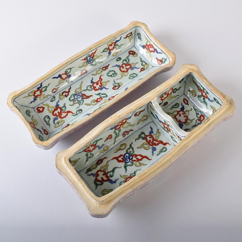 中国　大明萬歴年製款　五彩　龍鳳凰文　四方蓋物　M　R8254