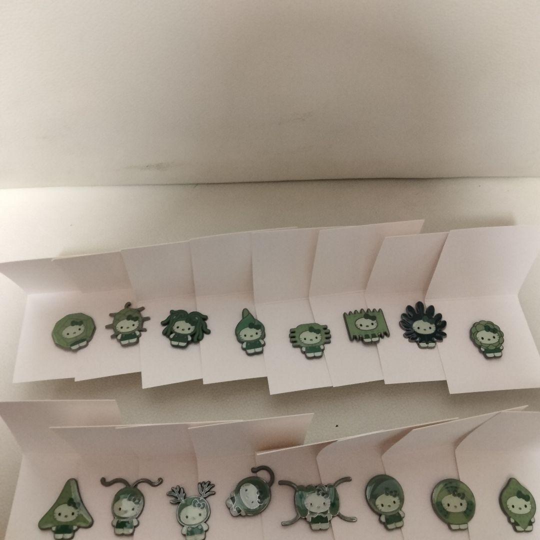 藻キティピンバッジ