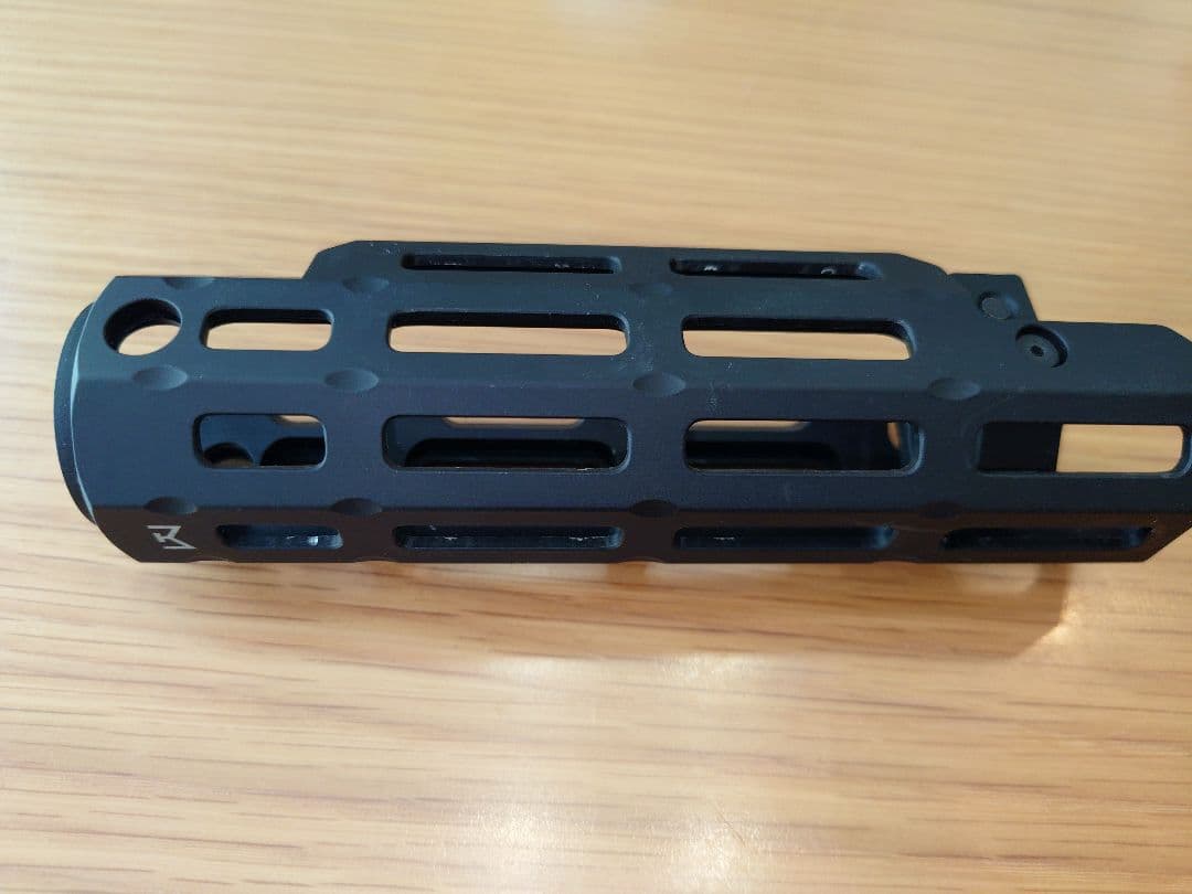 Midwest Industries　MP5 ハンドガード　実物