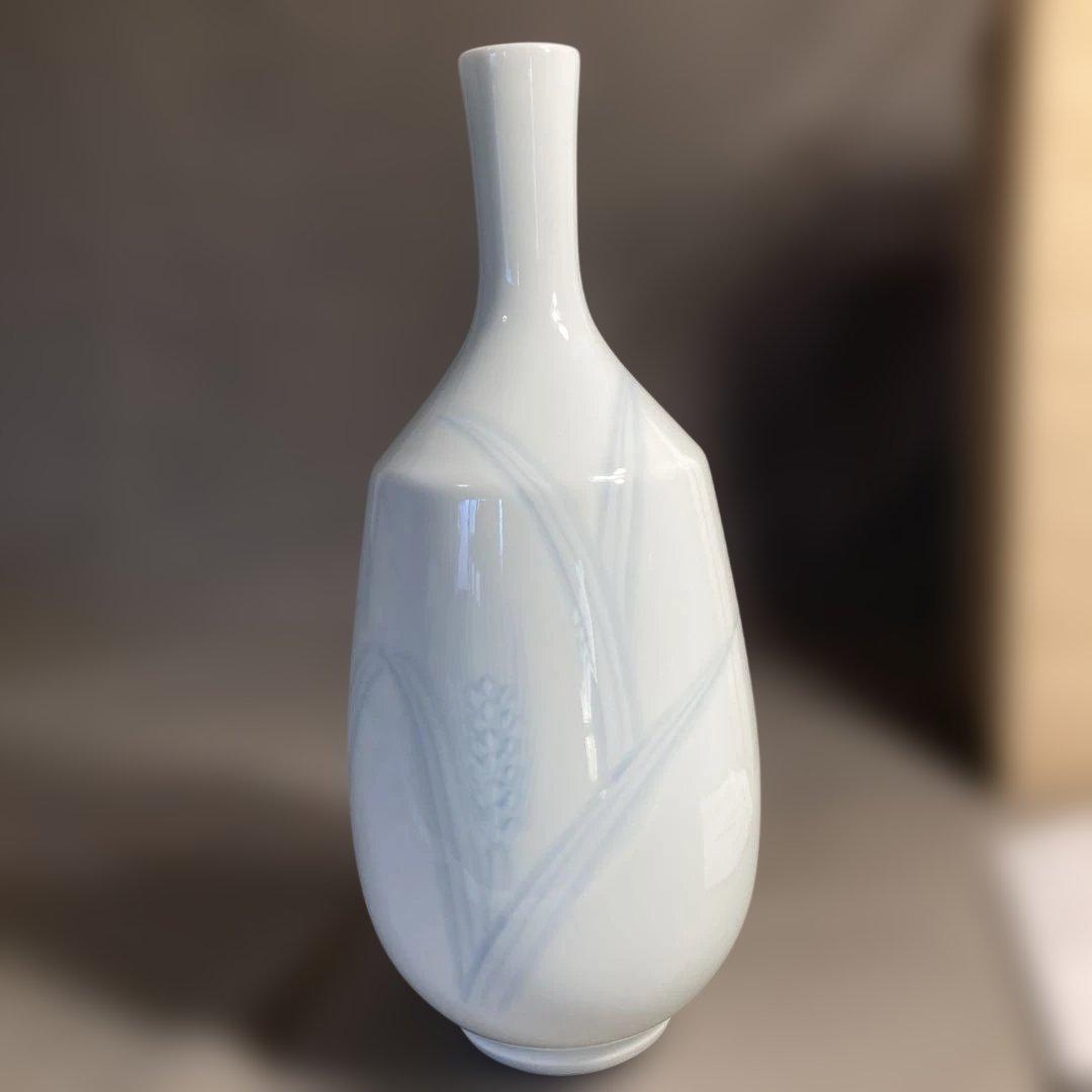 【井上萬二】白磁の伝統　日本の名窯　人間国宝　井上萬二　白磁染麦穂文　花瓶