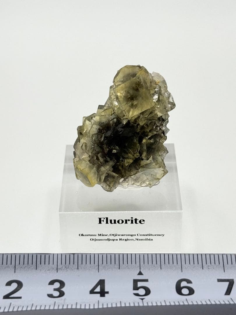 イエローフローライト　ナミビア　オコルス産　蛍石　原石　鉱物標本　天然石　隕石