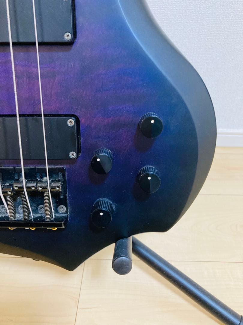 『エレキベース』　Edwards ラルクのtetsuya氏モデル　演奏問題無し