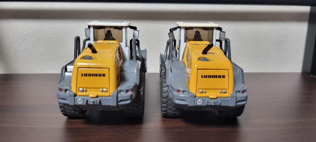 siku 3533 radlader liebherr R580 2台