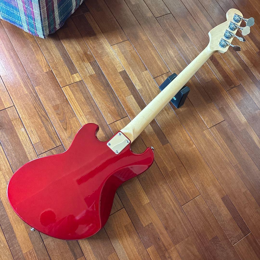 エレキベース　(小型ボディ) レッドカラー