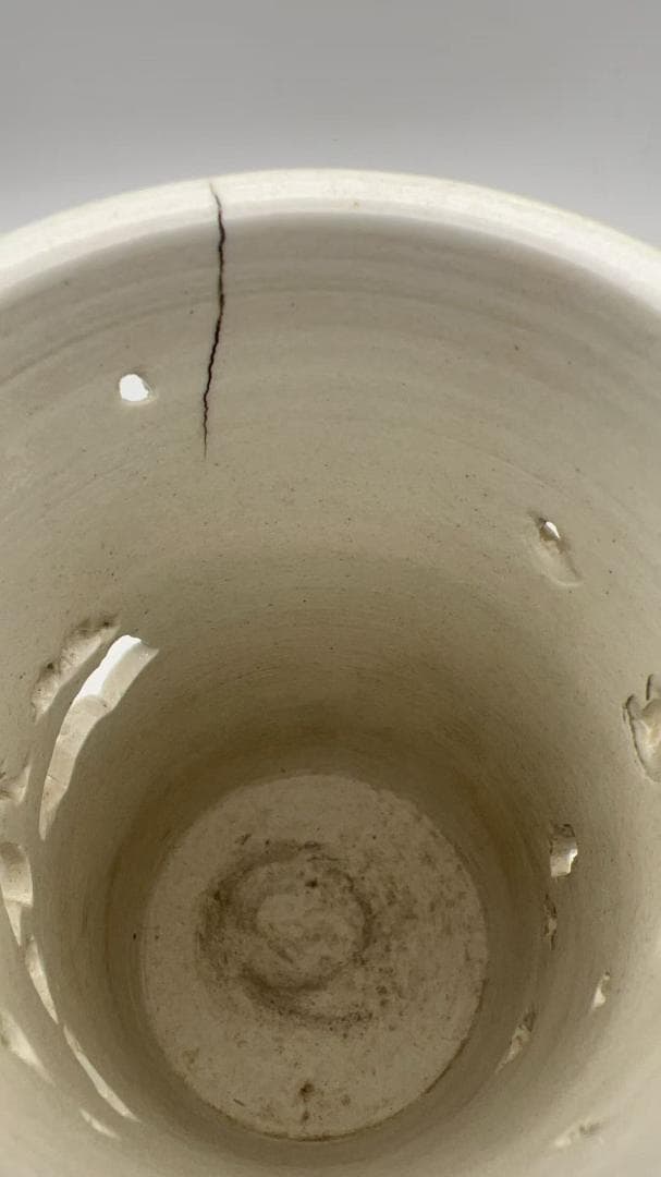 清時代 【王炳荣作】在銘 雕瓷虎獸松林文筆筒 白磁 文房具(Y-8)