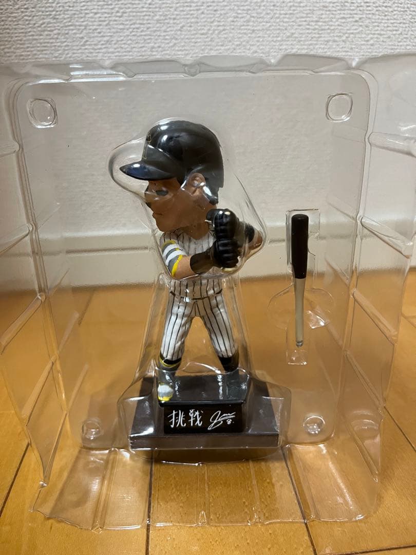 阪神タイガース　佐藤輝明　ボブルヘッドフィギュア