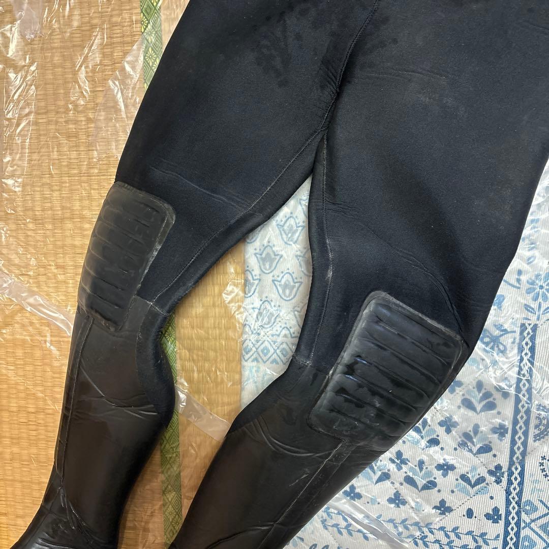 ウェットスーツ　スキューバダイビング