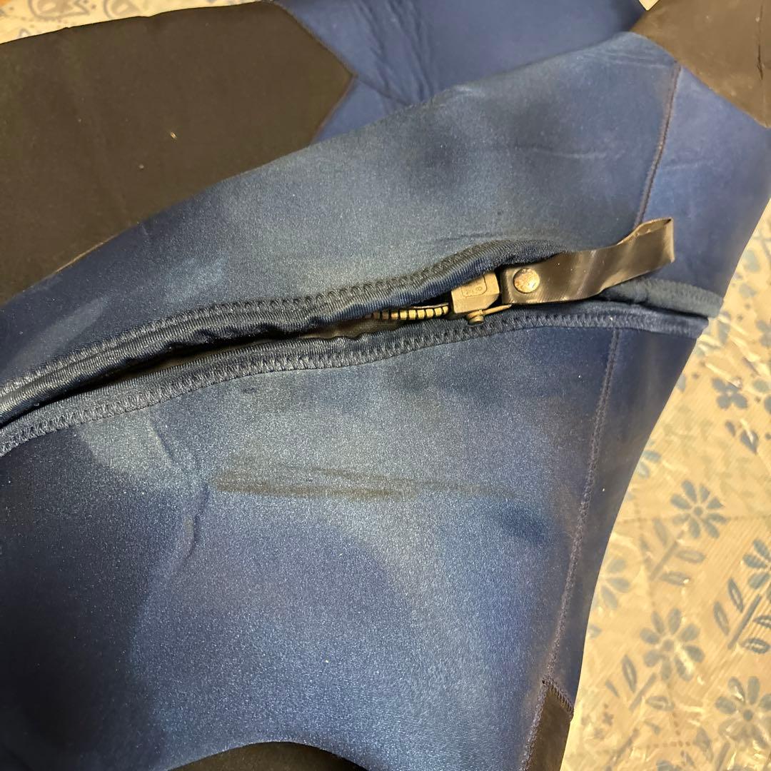 ウェットスーツ　スキューバダイビング