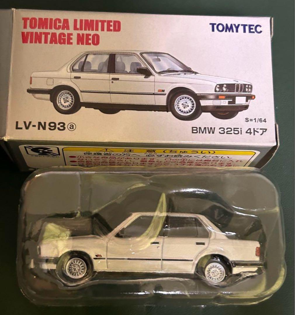 トミカリミテッドヴィンテージネオ  325i 4ドア 白