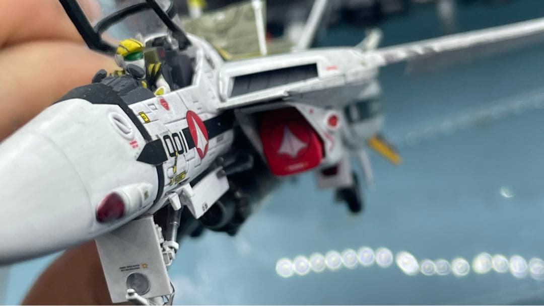 プラマックス　バリキリー ロイフォッカー機　整備中ジオラマ