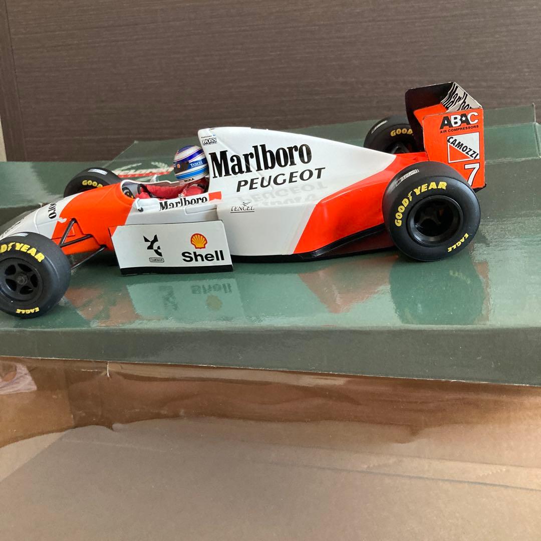 ミニカー Marlboro McLaren Peugeot MP4/9 1/18