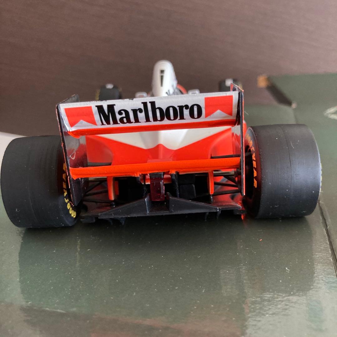 ミニカー Marlboro McLaren Peugeot MP4/9 1/18