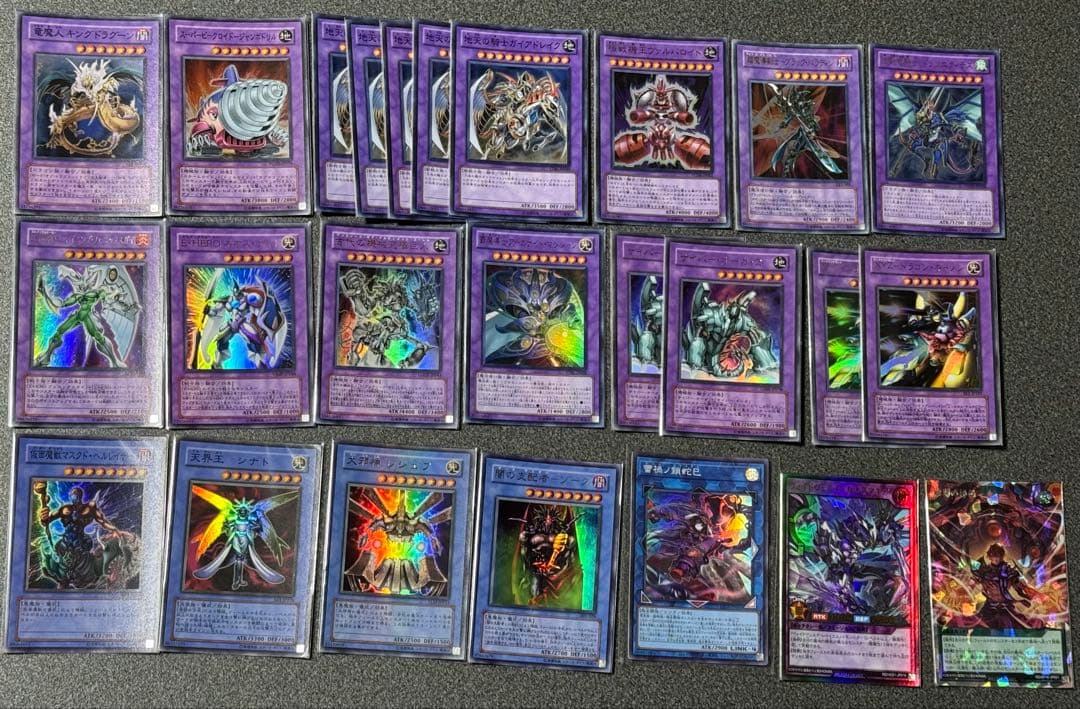 大幅値下げしました　遊戯王　引退品　SR、UR、レリーフなど計1200枚以上
