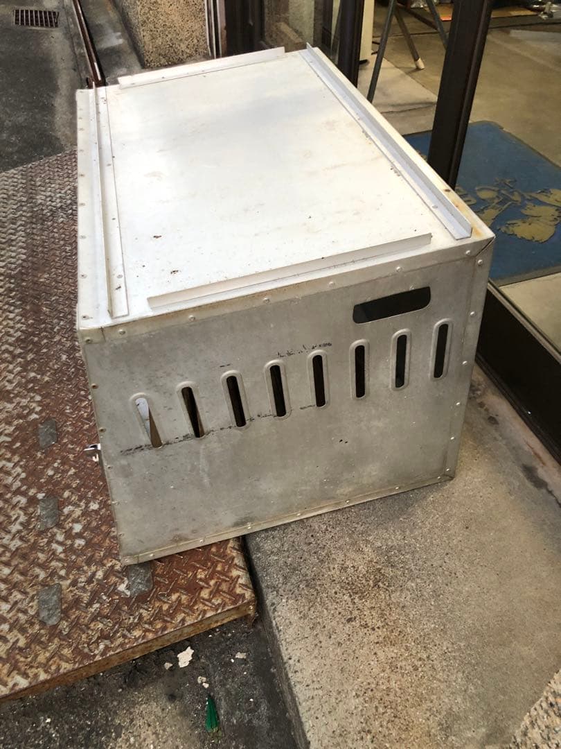 アルミ製犬用ケージ 通気孔付き