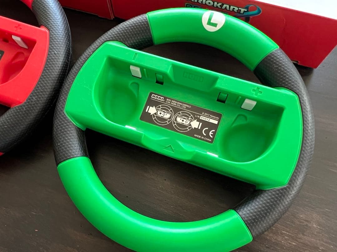 used NintendoSwitch 本体&マリオカートハンドル2つ付き