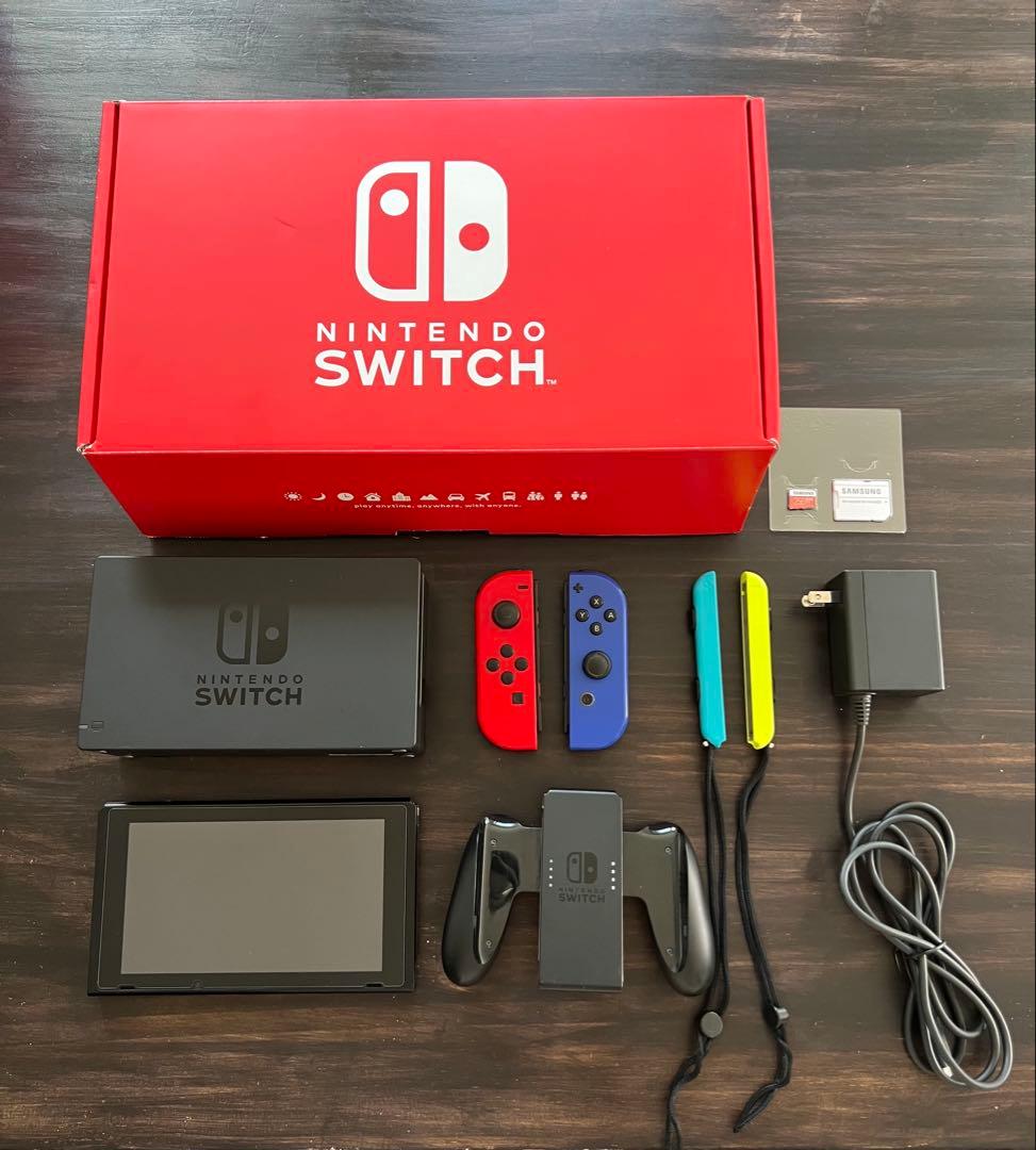 used NintendoSwitch 本体&マリオカートハンドル2つ付き