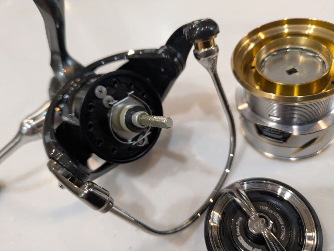 ダイワ　20ルビアスFC LT 2500S-XH クイックドラグノブ