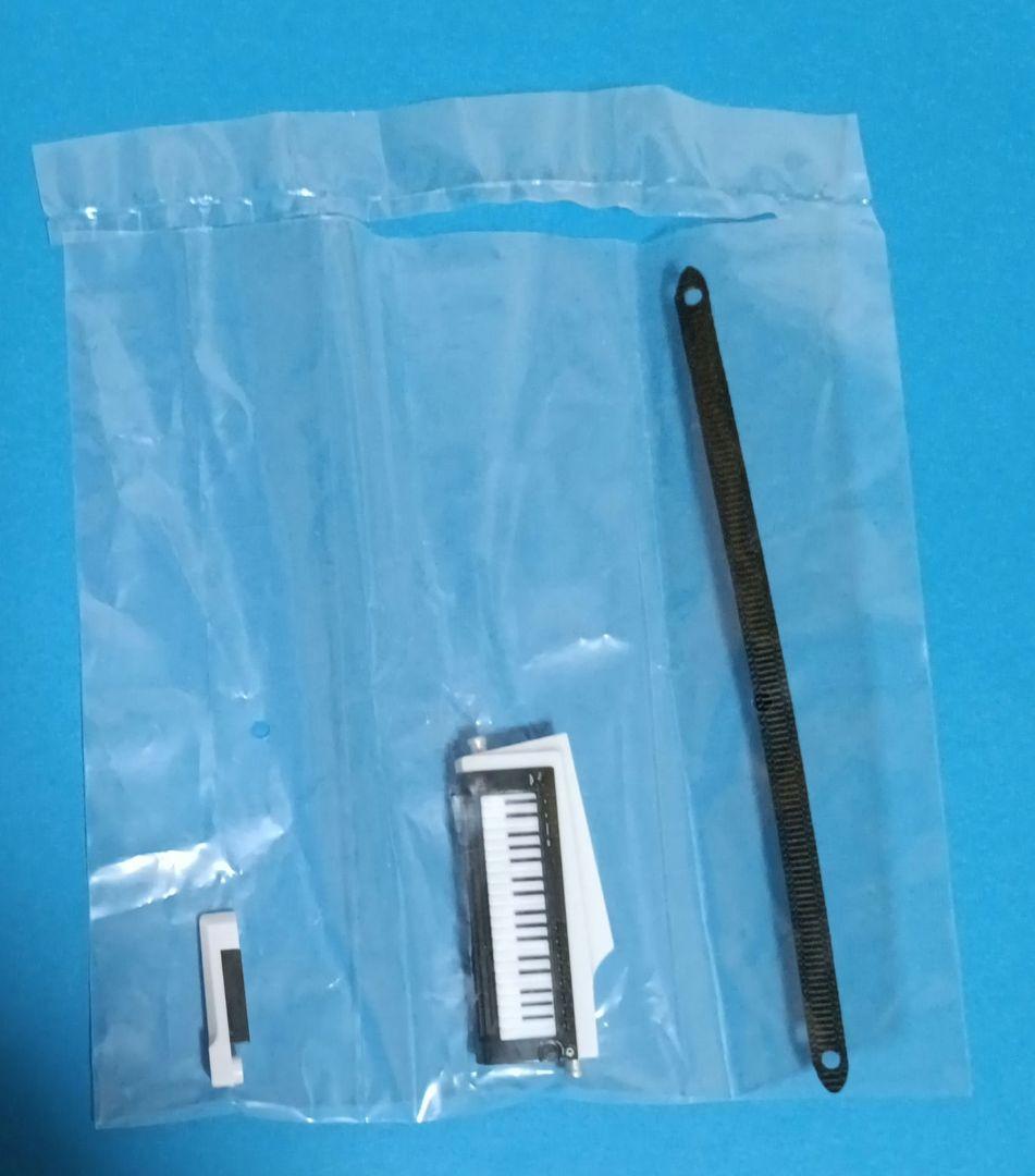 ミセス　メメル　キーホルダー　korg ミニチュア　ショルダーキーボード付き