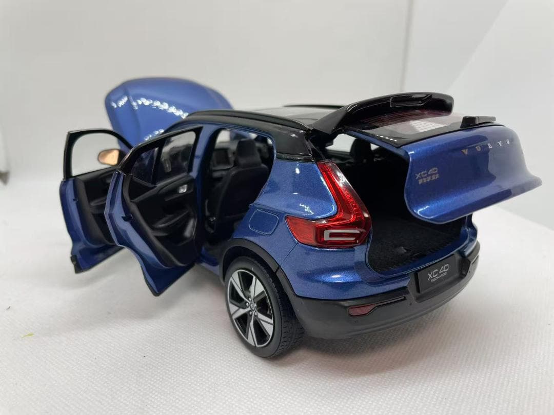 105-029 1/18 ボルボ VOLVO XC40 ブルー