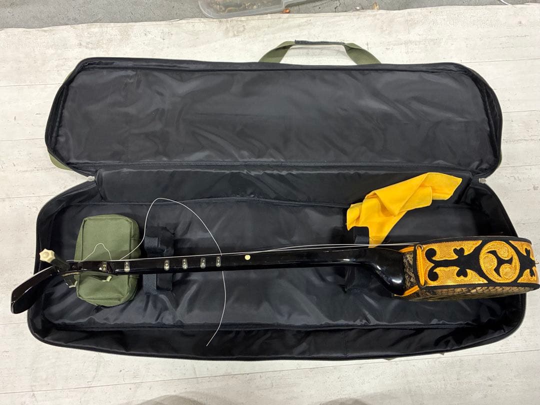 B0105）沖縄三線 蛇三線 人工皮 蛇柄 三味線 和楽器 ソフトケース付き