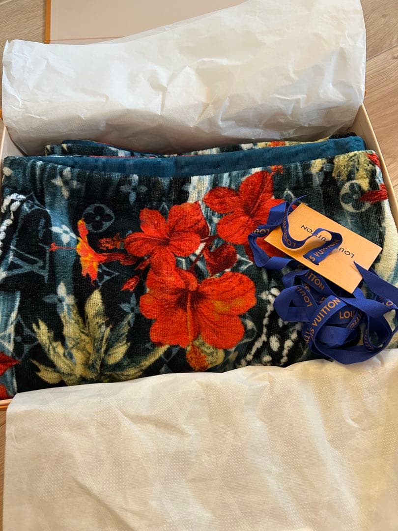 Louis Vuitton ハイビスカスデザインビーチタオル