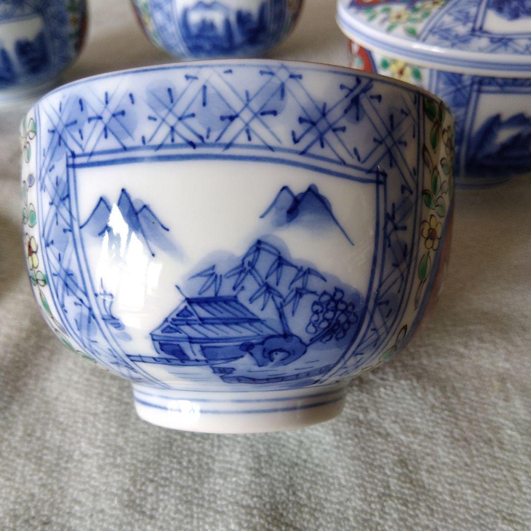 華山萬右衛門作　染錦草花間取山水蓋付湯呑揃