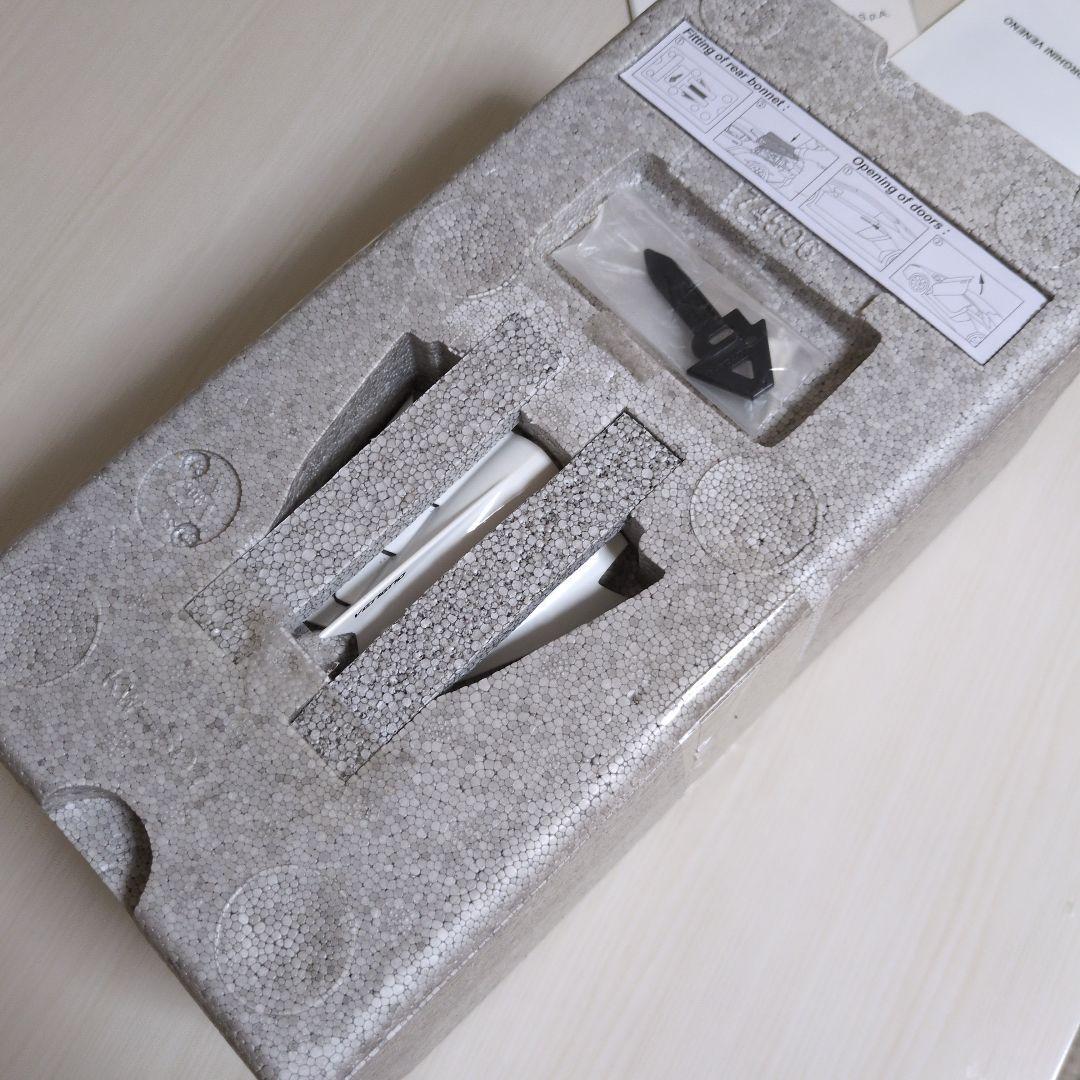 Lamborghini Veneno ミニカー 1/18 ホワイトオートアート