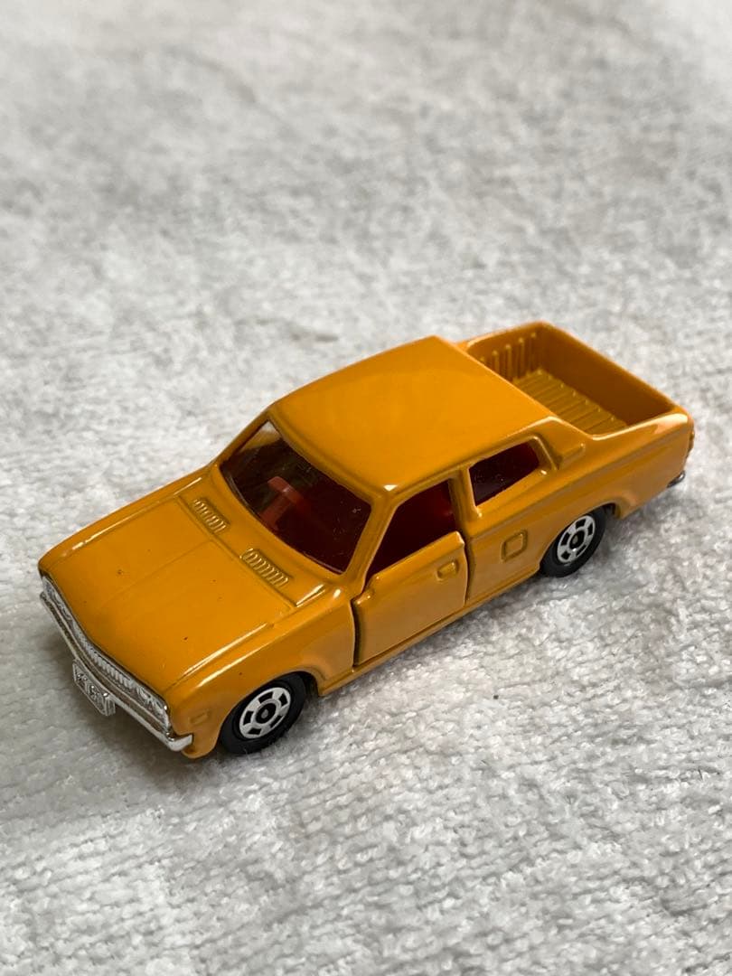 トミカ ダットサン ピックアップ【黒箱・日本製】