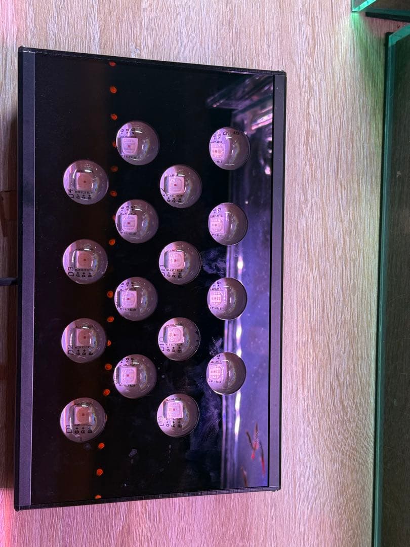 LOL水草用ライト、海水水槽・Bitop対応。