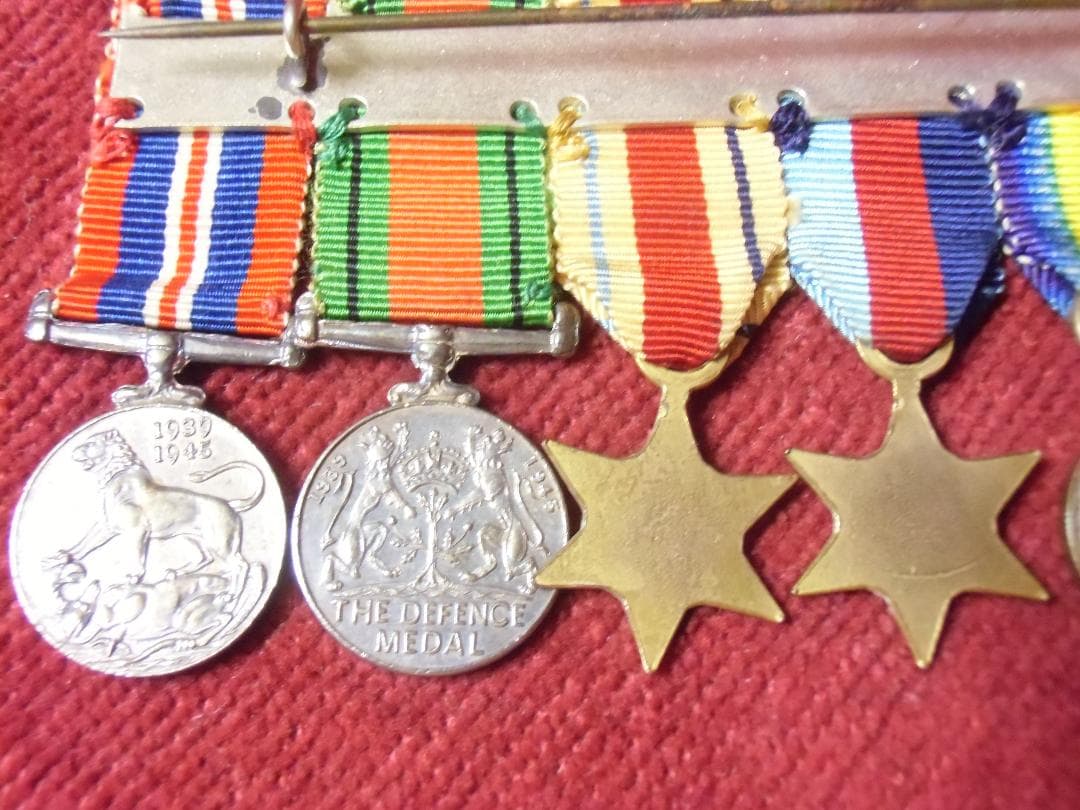 ＧＢイギリス軍/英軍＊夜会服・礼装用ミニチュア８連＆７連勲章セット（実物）