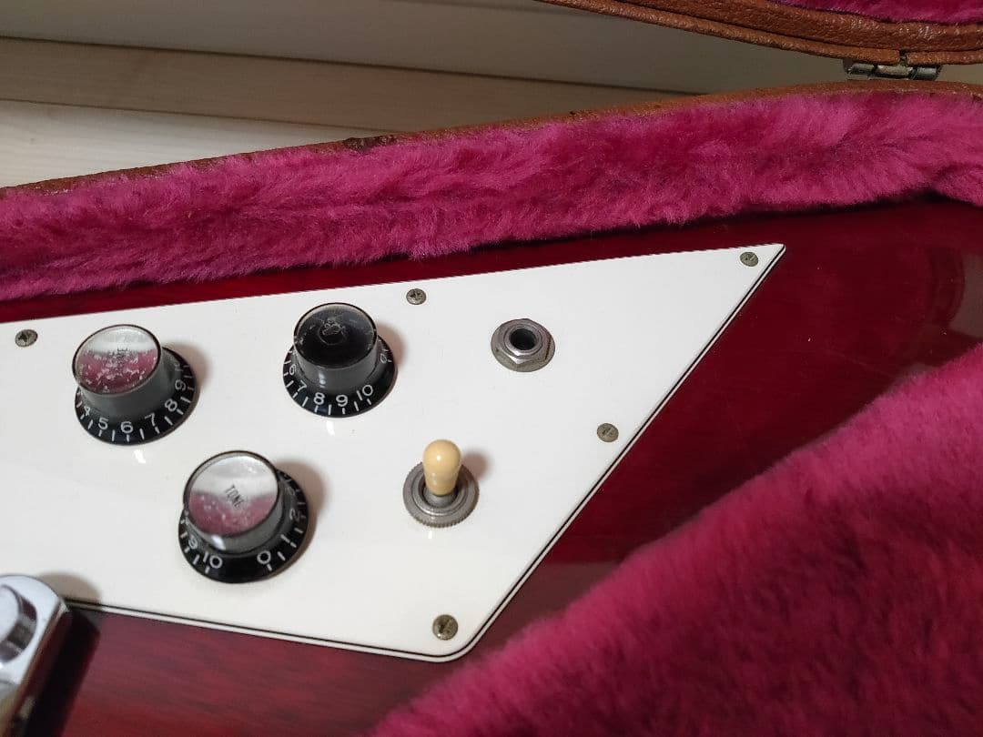 Gibson フライングV レッド ハードケース付き