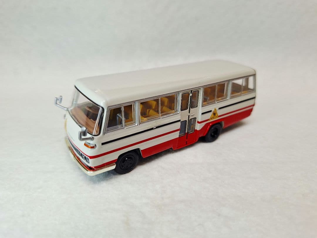 トミカリミテッドヴィンテージネオ LV-N60a ニッサン シビリアン