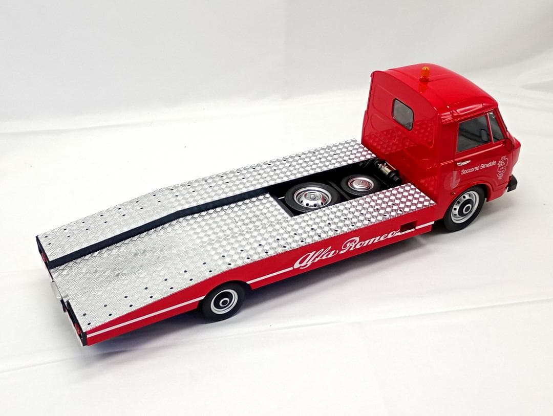 1/18 アルファロメオ A12 F12 カロ アトレッツィ 1977 レッド