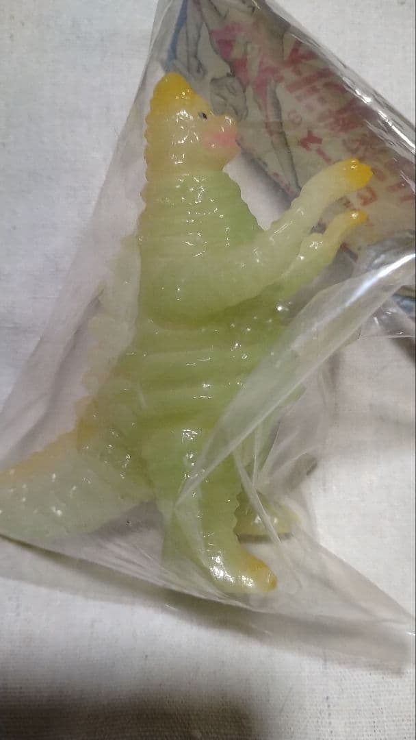 ノンタルジックヒーローズのウルトラ怪獣シリーズ レッドキング(蓄光バージョン)