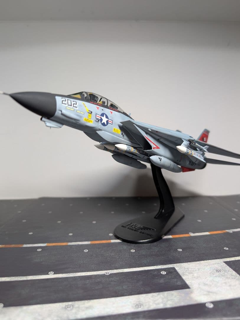 ハセガワＦ−１４Ａ 完成品VF-31トムキャッターズ飛行状態1/72完成品