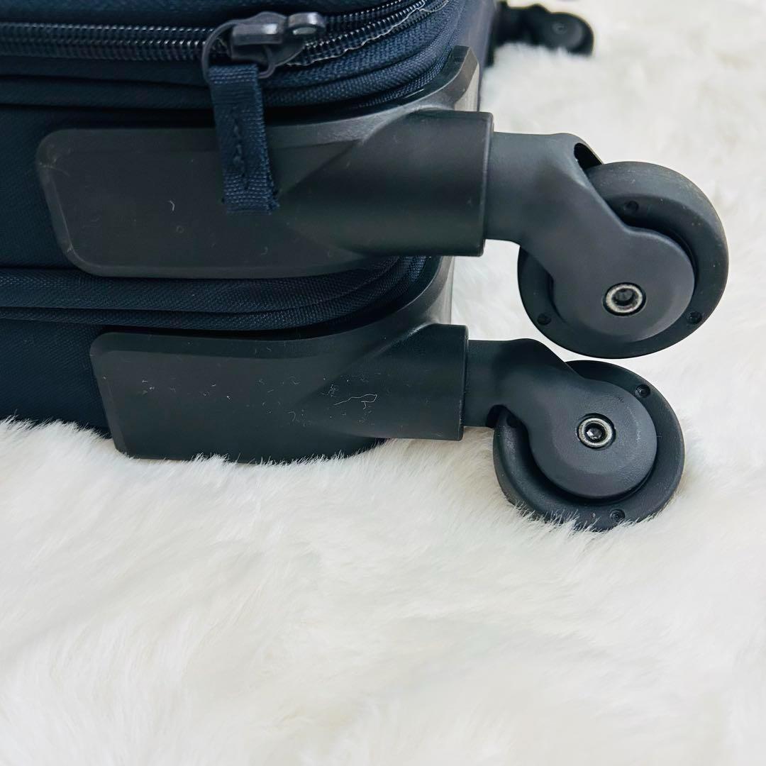 無印良品 半分の厚みで収納できるソフト キャリーケース 63L スーツケース