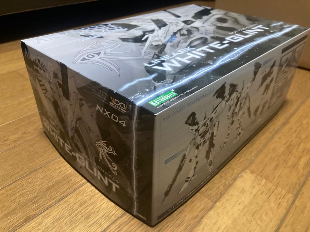 ホワイトグリント&ノブリスオブリージュ　コトブキヤ　プラモデル　アーマードコア