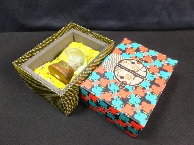 最後1組　田名網敬一　絵本 スノードーム『ハテナちゃんとふしぎのもり』1010C