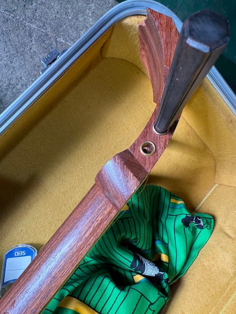 8-津軽三味線?　高級糸巻き 紅木？ハードケース&付属