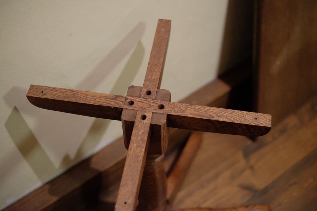 古い一本脚のテーブル　（楢　オーク系）　限定値下げ中〜日曜日まで