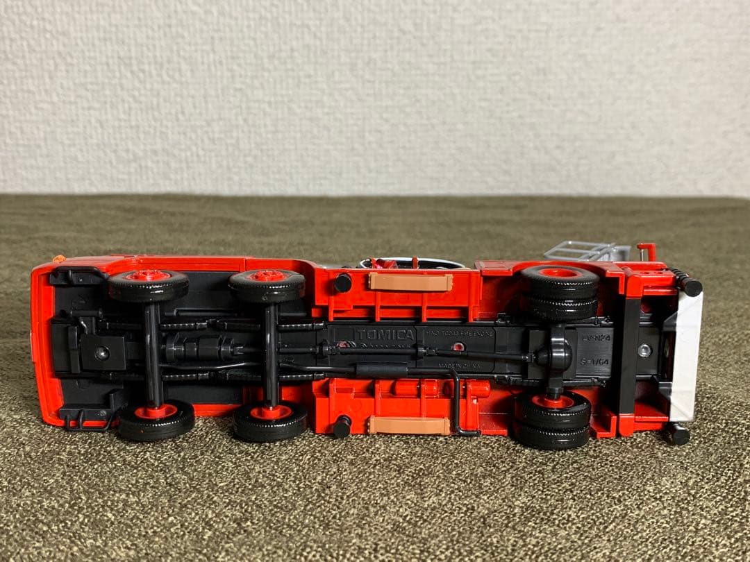 トミカリミテッドヴィンテージネオ LV-N24b 日野TC343型はしご付消防車