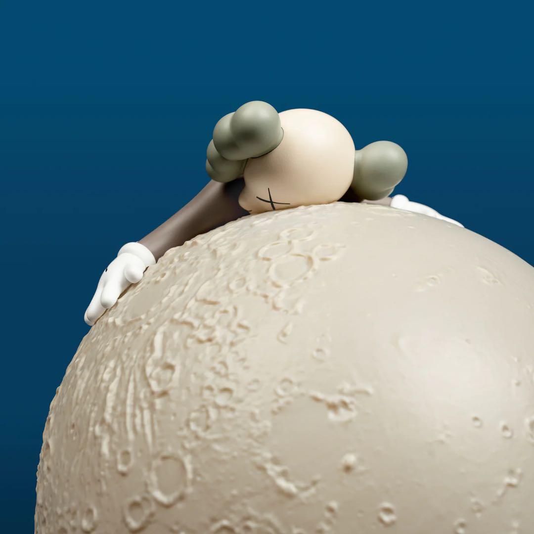【新品未開封】KAWS HOLIDAY BIG MOON