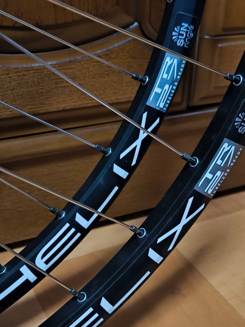 SUN Ringle Helix TR25 ホイールセット Novatecハブ