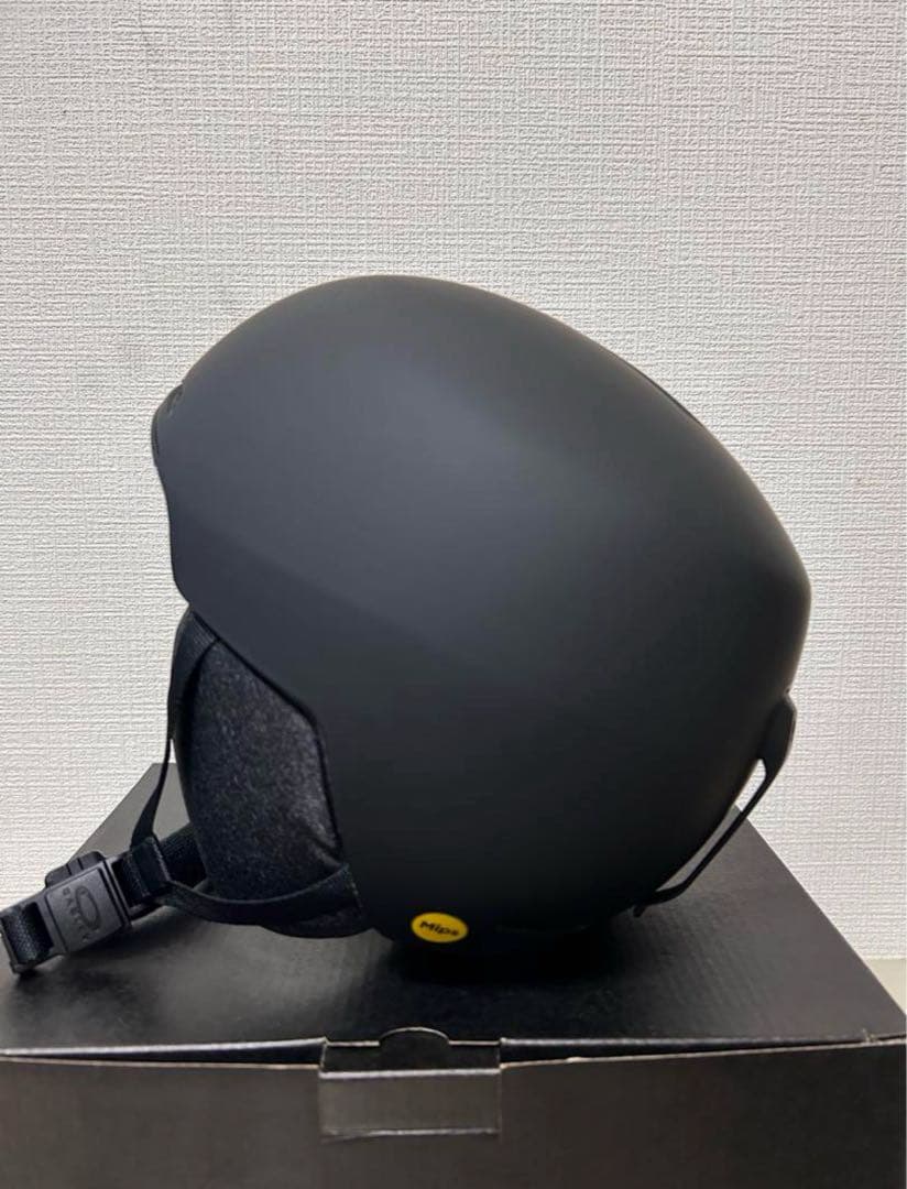 OAKLEY マットブラック ヘルメット MIPS技術搭載