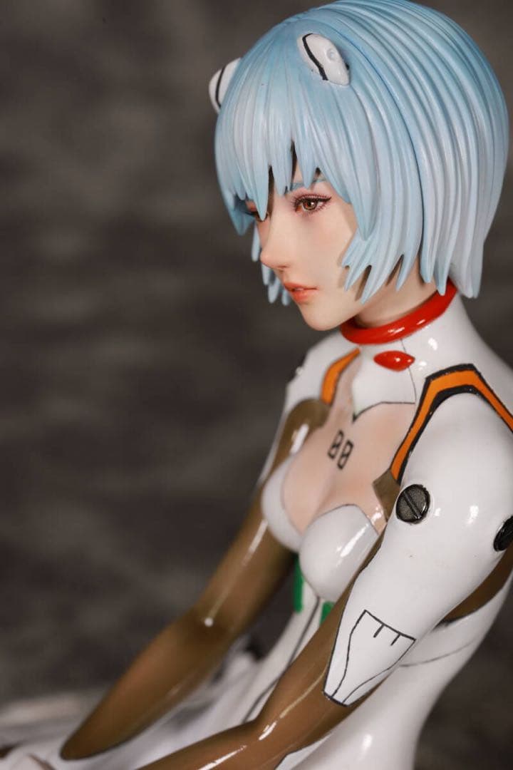 綾波レイ1/8 ヱヴァンゲリヲン 座りバージョン
