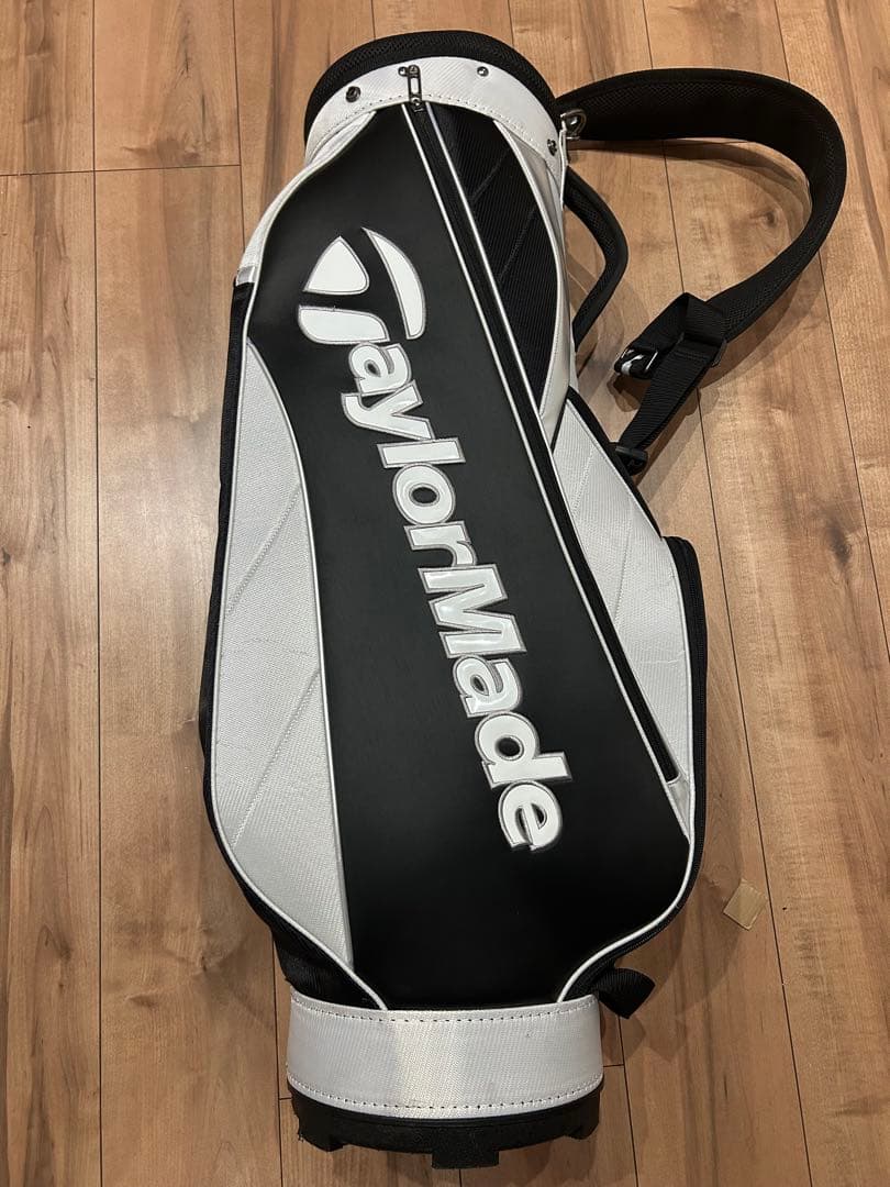 TaylorMade トゥルーライト　ゴルフバッグ